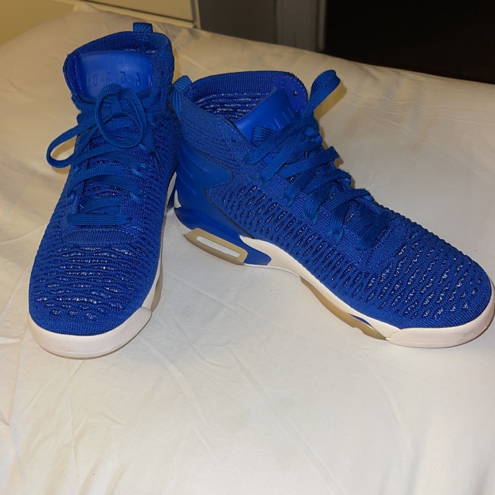 Air Jordan Flyknit Elevation 23 game royal. Size  6y . Color-Royal blue.